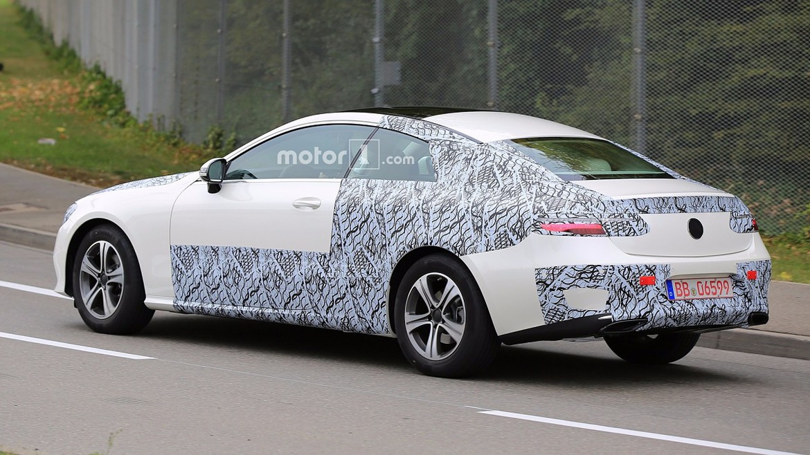 Mercedes готовит к премьере новый E-Class Coupe