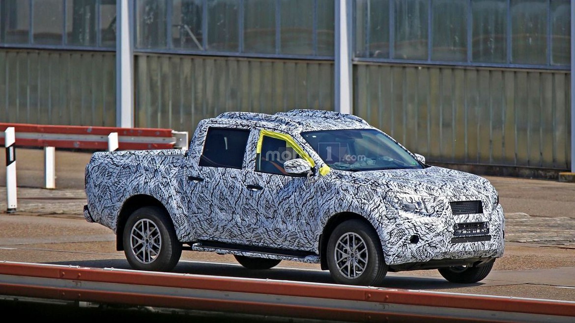 Mercedes готовит премьеру нового пикапа GLT