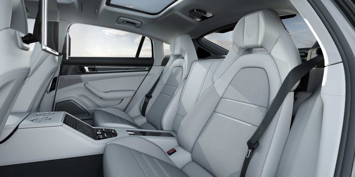 Лос-Анджелес 2016: Porsche выпустил новые версии Panamera