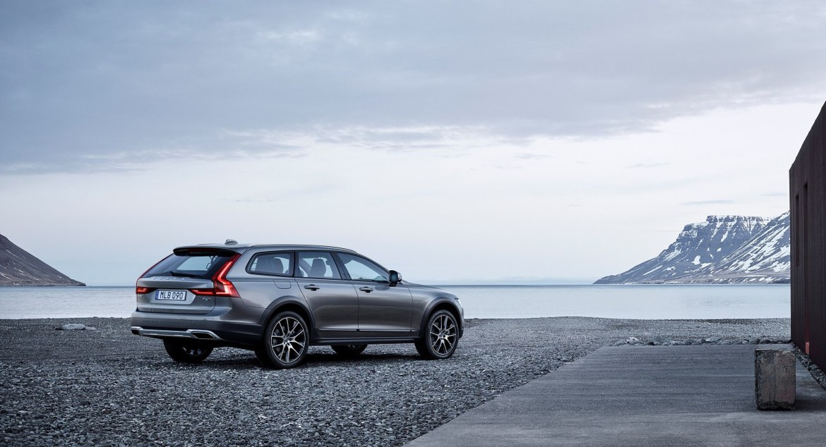Новый Volvo V90 Cross Country появится в России к весне 2017 года