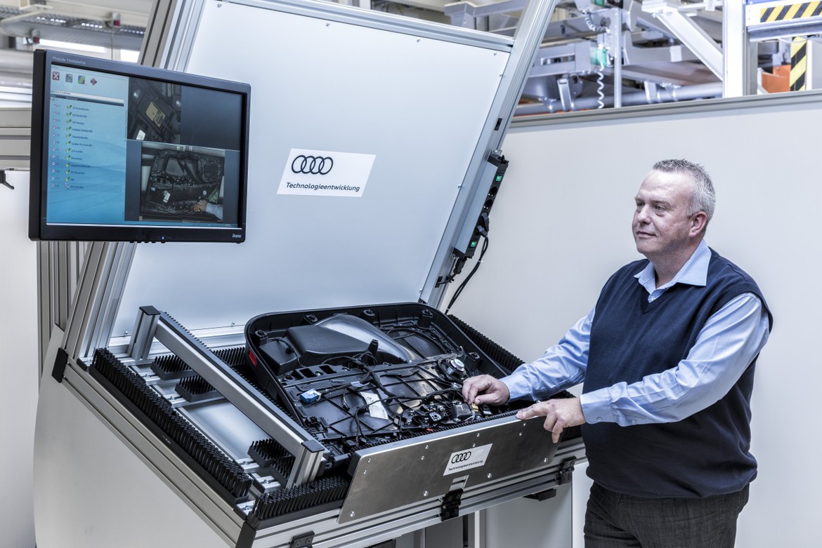 Вкалывают роботы: Audi отказывается от людей на производстве Smart Factory