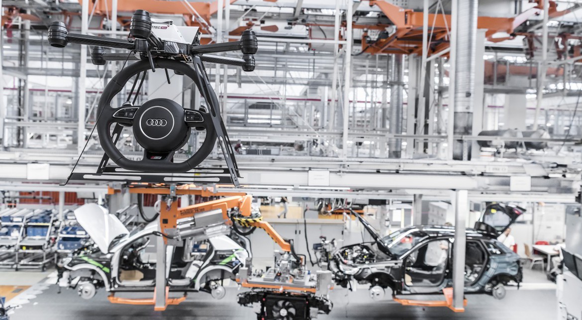 Вкалывают роботы: Audi отказывается от людей на производстве Smart Factory