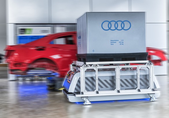 Вкалывают роботы: Audi отказывается от людей на производстве Smart Factory