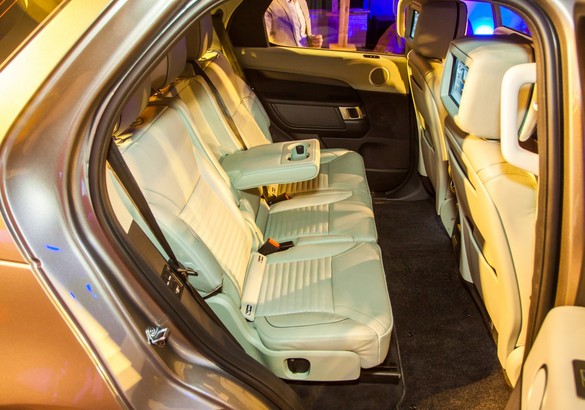 Все о Land Rover Discovery V: щупаем живьем новейший британский внедорожник