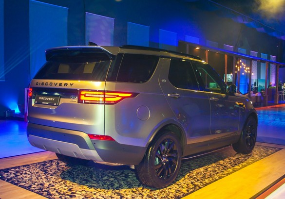 Все о Land Rover Discovery V: щупаем живьем новейший британский внедорожник