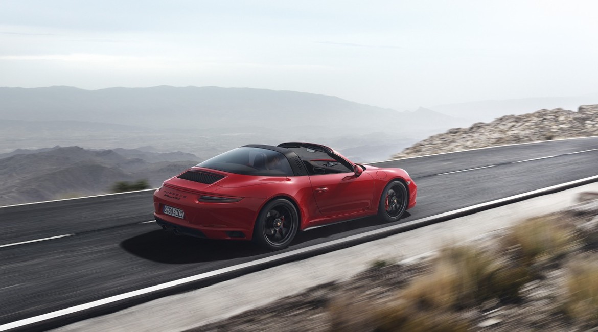 Детройт 2017: Porsche представил обновленную 911 Carrera GTS