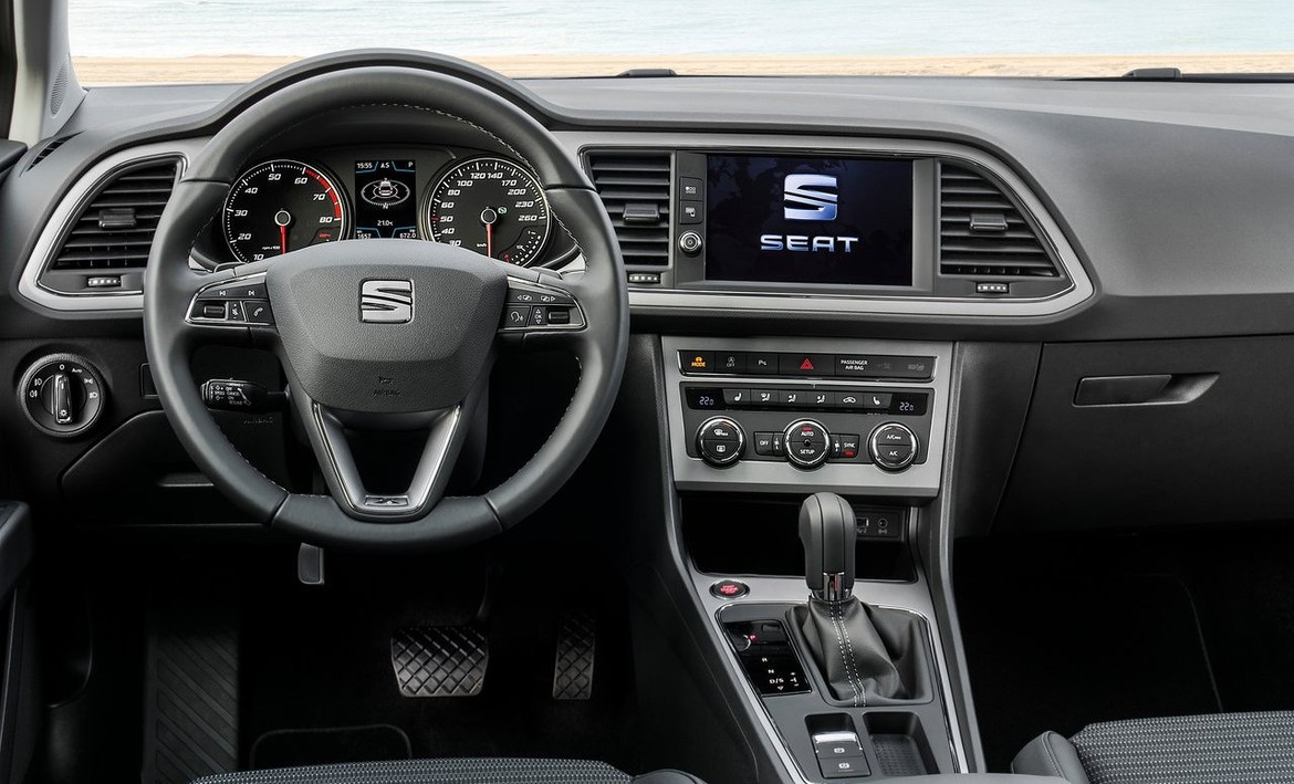 Seat представил обновленный Leon