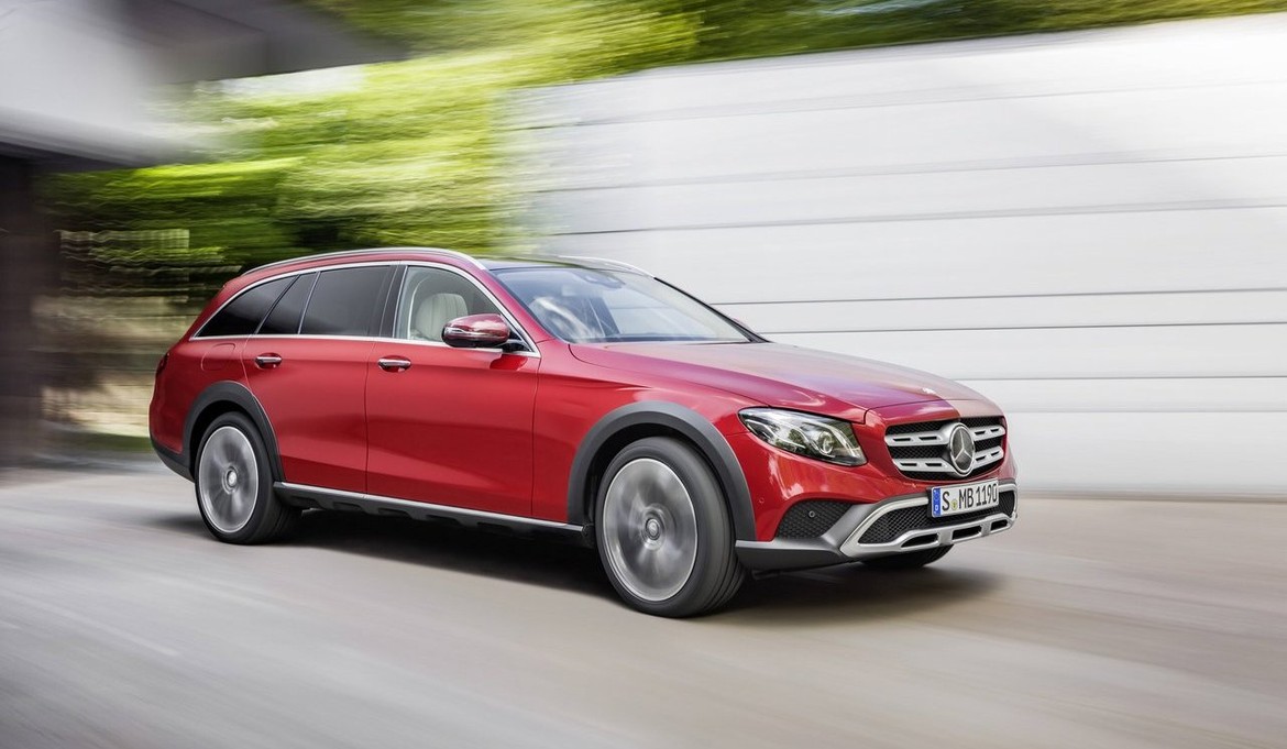 Mercedes оценил в рублях две версии универсала E-Class