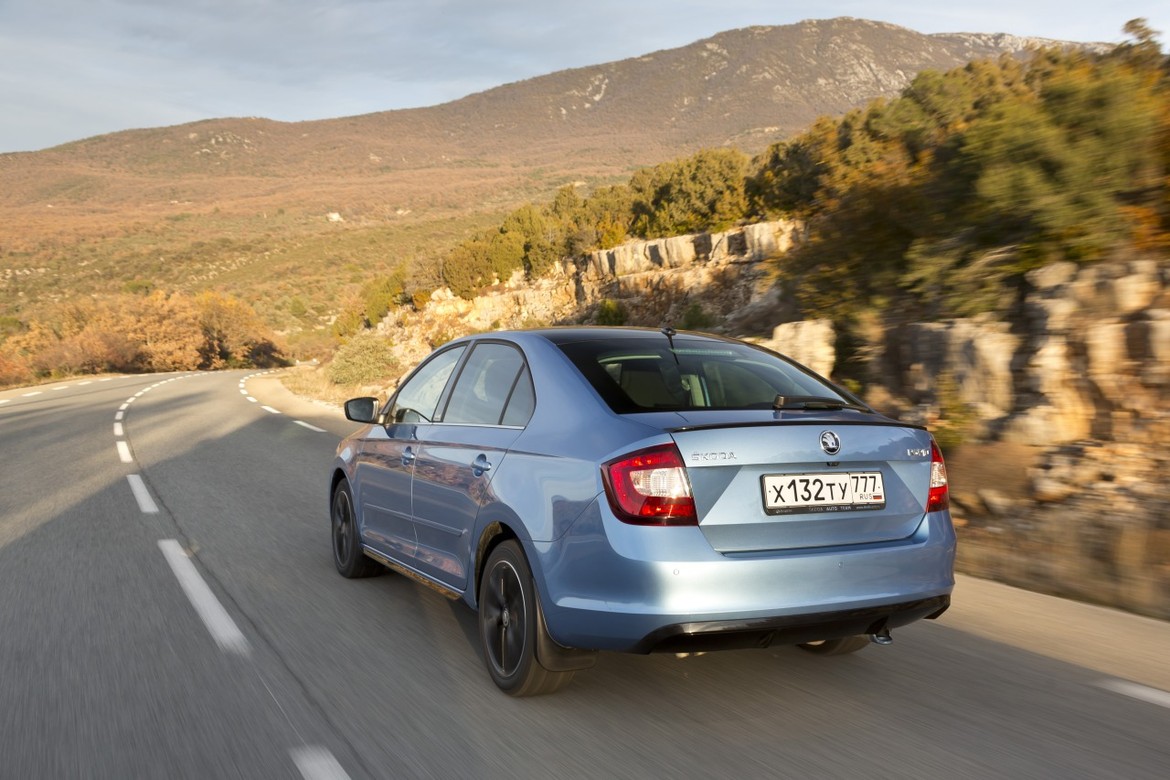 Несезон: изучаем зимнее Лазурное побережье на Skoda Rapid Monte Carlo
