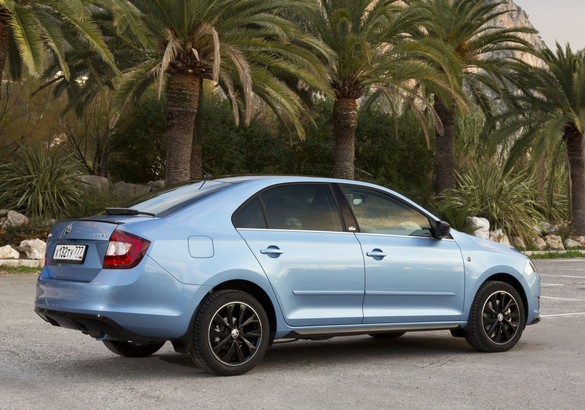Несезон: изучаем зимнее Лазурное побережье на Skoda Rapid Monte Carlo
