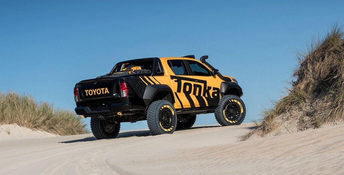 Toyota создала экстремальную версию пикапа Hilux