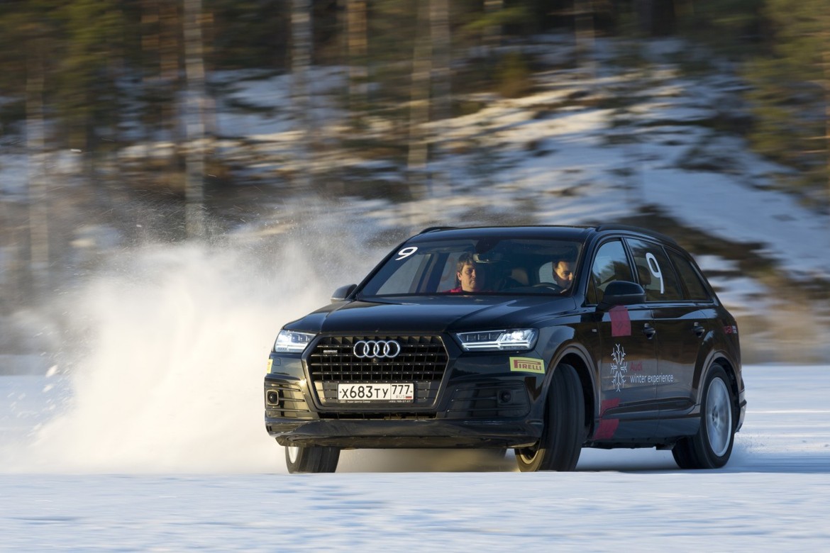 По льду как по асфальту: учимся управляемым скольжениям в Audi Driving School