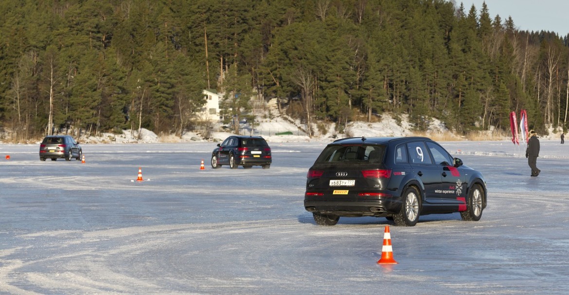 По льду как по асфальту: учимся управляемым скольжениям в Audi Driving School