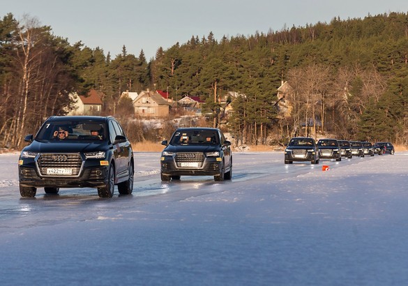 По льду как по асфальту: учимся управляемым скольжениям в Audi Driving School