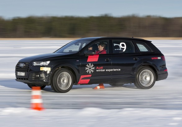 По льду как по асфальту: учимся управляемым скольжениям в Audi Driving School