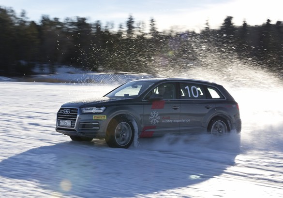 По льду как по асфальту: учимся управляемым скольжениям в Audi Driving School
