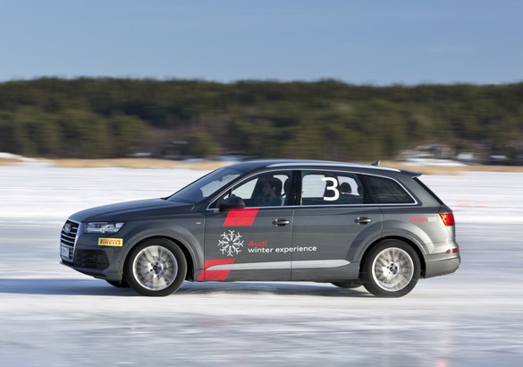 По льду как по асфальту: учимся управляемым скольжениям в Audi Driving School