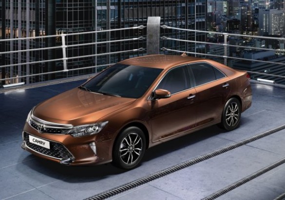 Toyota озвучила российский ценник обновленной Camry