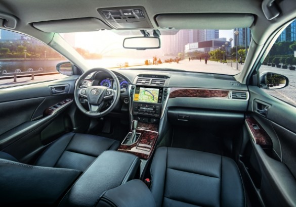 Toyota озвучила российский ценник обновленной Camry