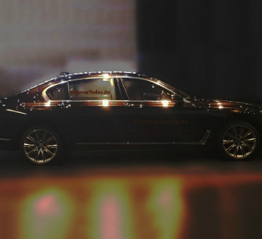 Появилось первое фото BMW 7-Series камуфляжа