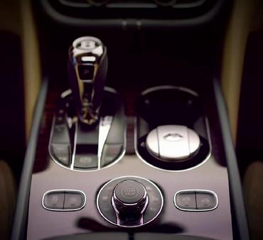Кроссовер Bentley Bentayga приоткрыл салон