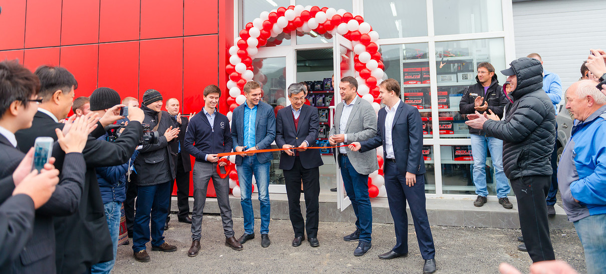 Виталий Петров открыл шинный центр во Владивостоке