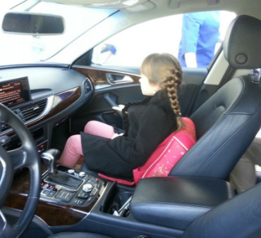 За оставление детей в машине будут штрафовать