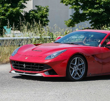 Ferrari вывела на тесты спорткар F12 М