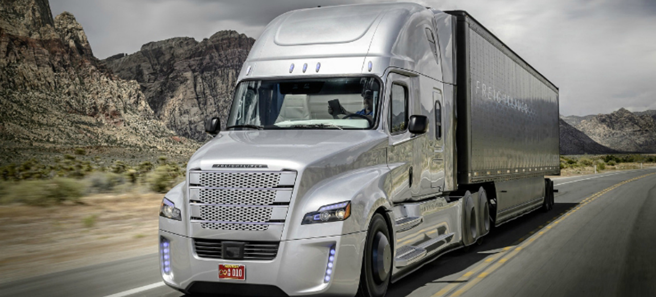 Самоуправляемый грузовик впервые в мире официально выехал на дорогу