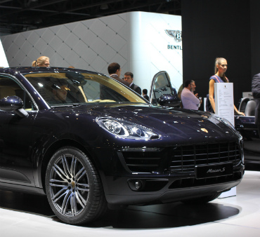 Продажи Porsche по итогам марта выросли