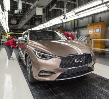 Новый Infiniti Q30 встал на конвейер