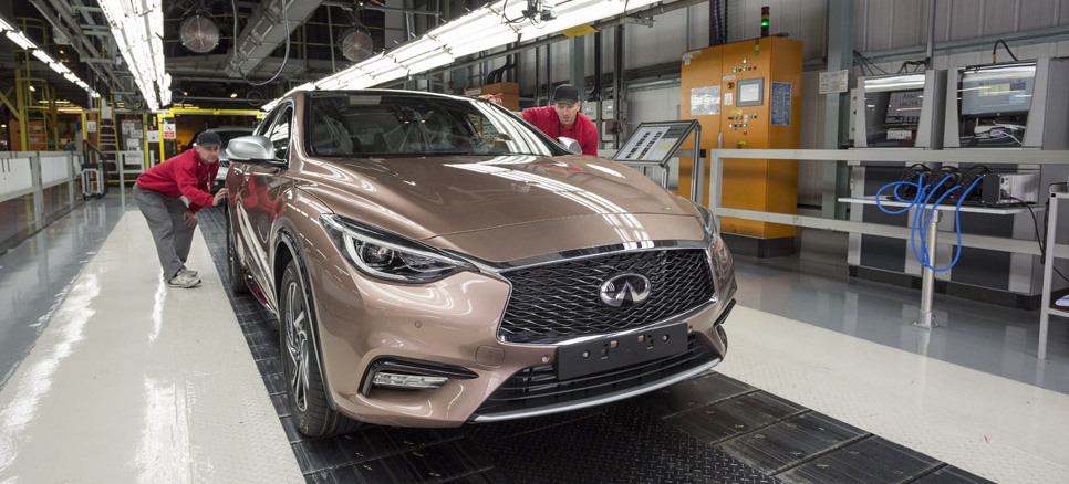 Новый Infiniti Q30 встал на конвейер