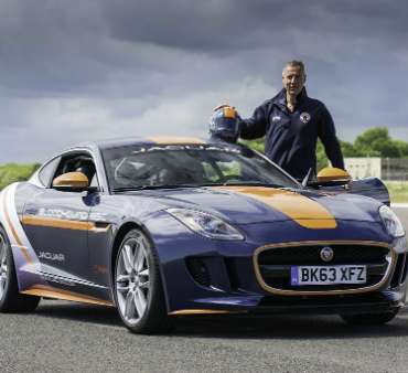 Jaguar F-Type испытал тормозной парашют