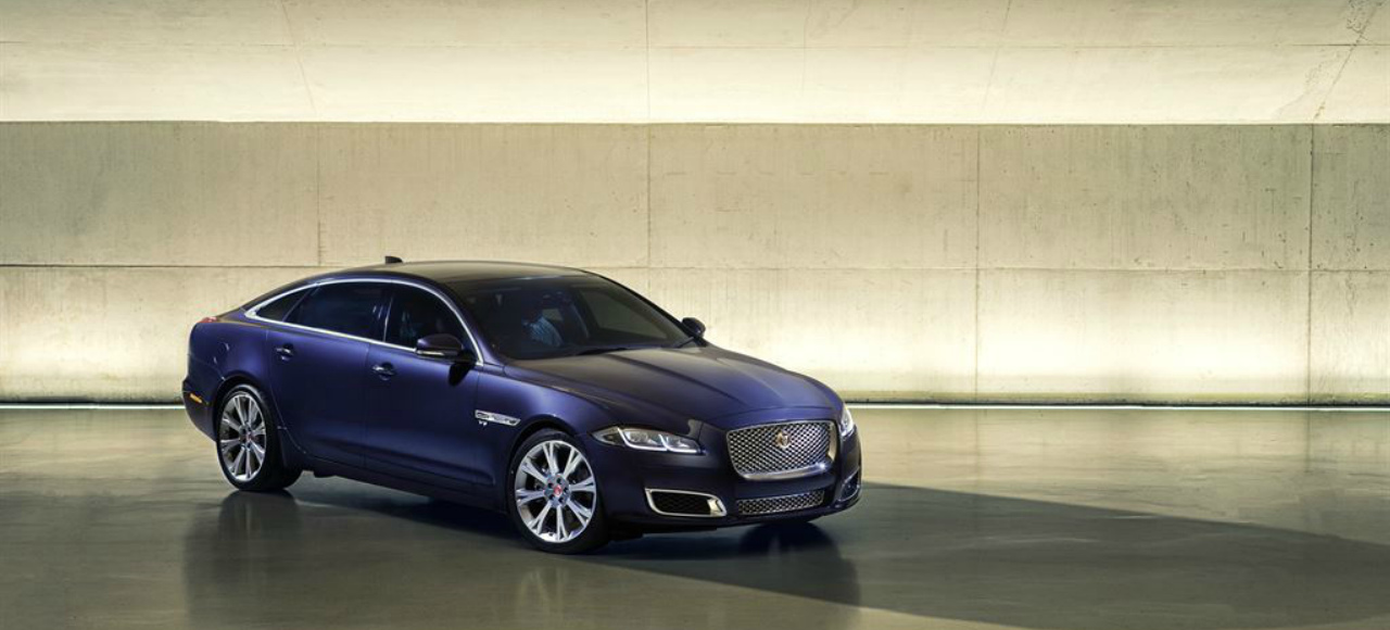 Компания Jaguar Land Rover показала обновленный Jaguar XJ