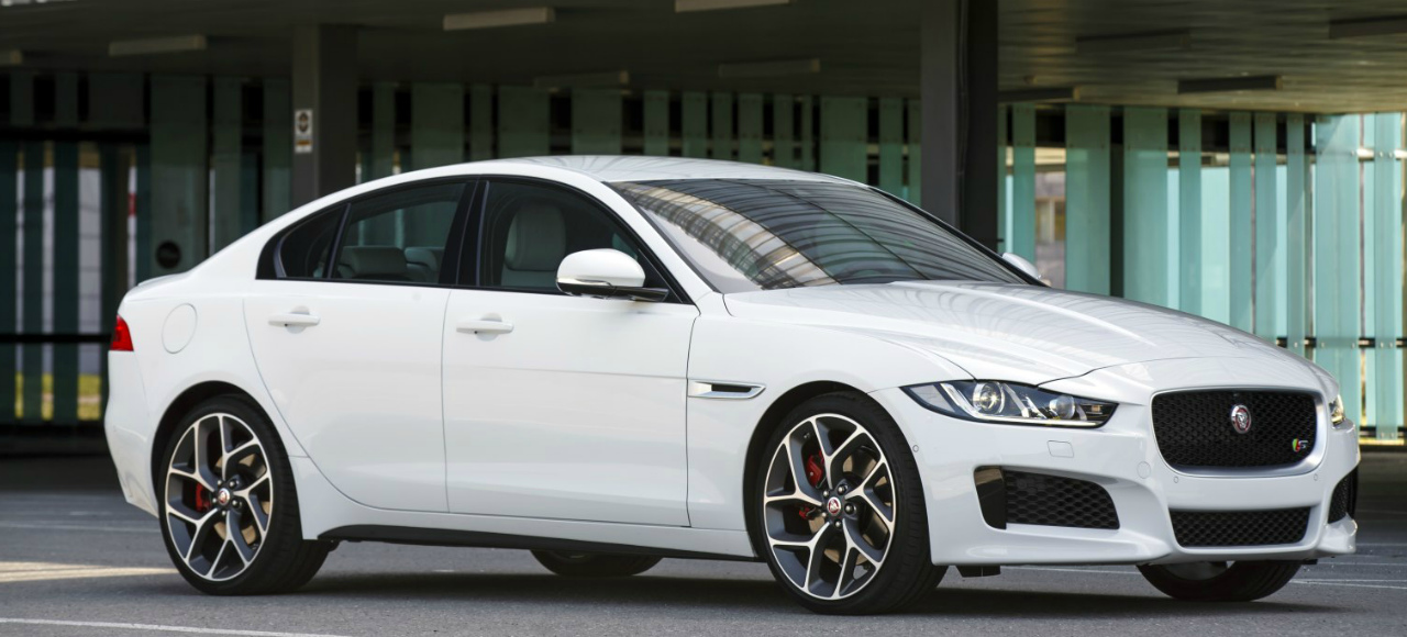 Назначена цена нового спортивного седана Jaguar XE