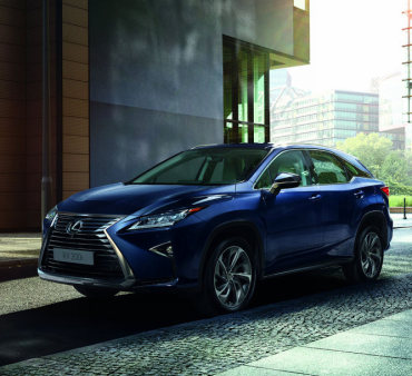 Lexus RX доехал до Петербурга