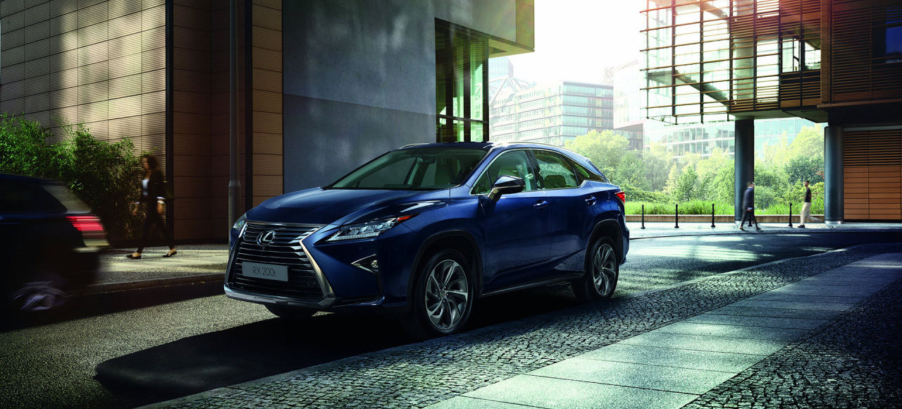 Lexus RX доехал до Петербурга