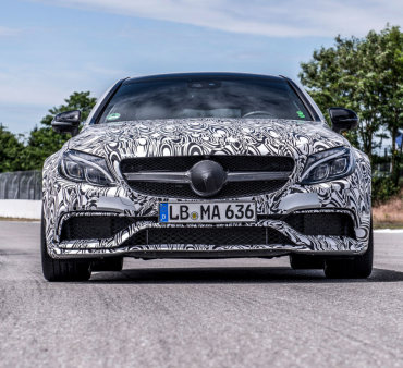 Mercedes опубликовал «шпионские» фото C 63 AMG Coupe