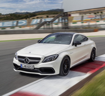 Mercedes рассекретил C 63 AMG