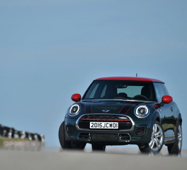 Обновленный Mini John Cooper получил российский ценник
