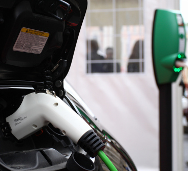 Покупатели электромобилей в Петербурге получат льготы