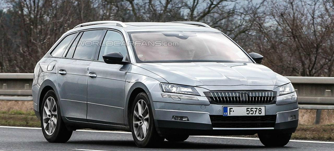 Появились первые фото универсала Skoda Superb