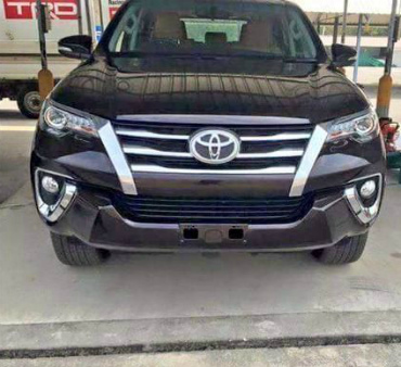 Обновленный Toyota Fortuner сфотографировали без камуфляжа