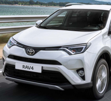 Обновленная Toyota RAV4 «едет» в Россию