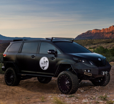 Toyota скрестила минивэн с пикапом