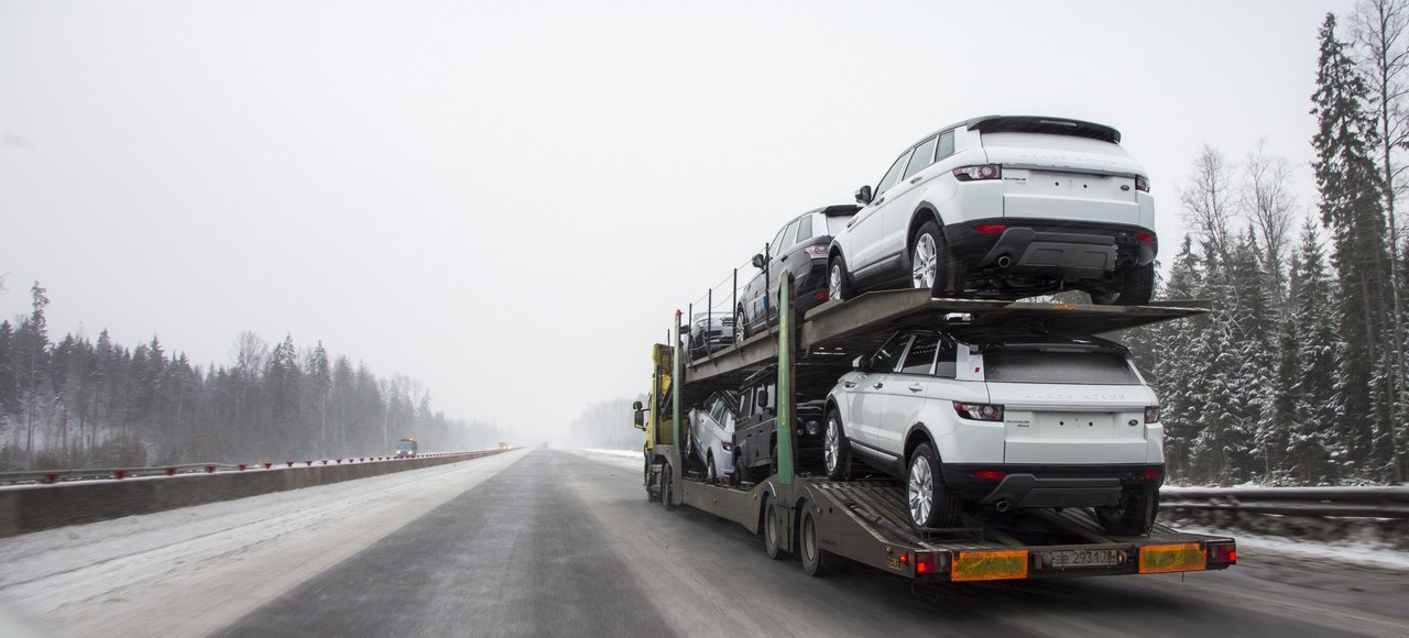 Импорт иномарок в Россию сократился почти на 45%