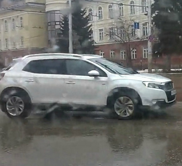Citroen тестирует в России новый кроссовер из Китая