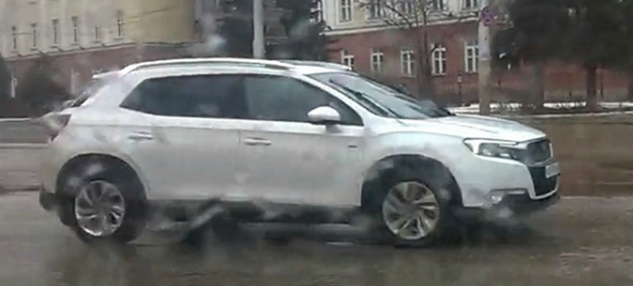 Citroen тестирует в России новый кроссовер из Китая