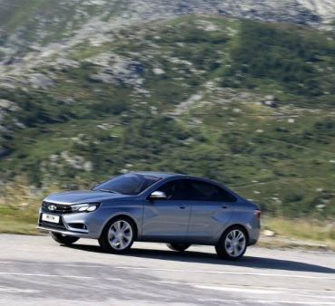 На АвтоВАЗ определились с ценами Lada Vesta и XRAY