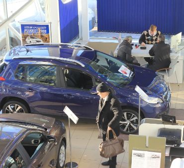 Автопром Петербурга замедлил падение